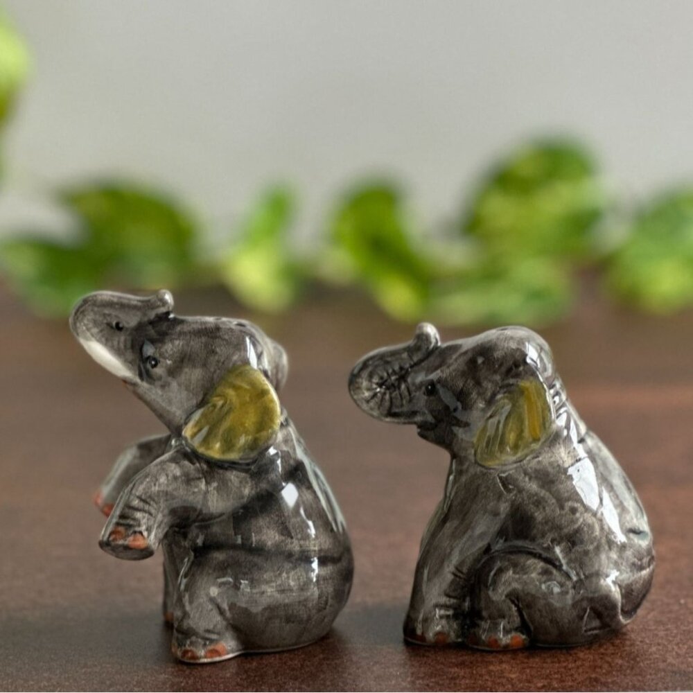 Vintage Ceramic Elephant Salt and Pepper Shakers, Gray Glazed Pottery Pair